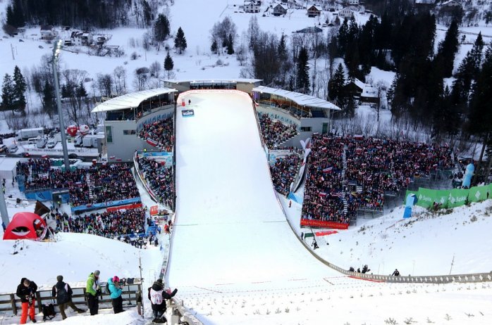 Skocznia im. Adama Małysza w zimowej scenerii